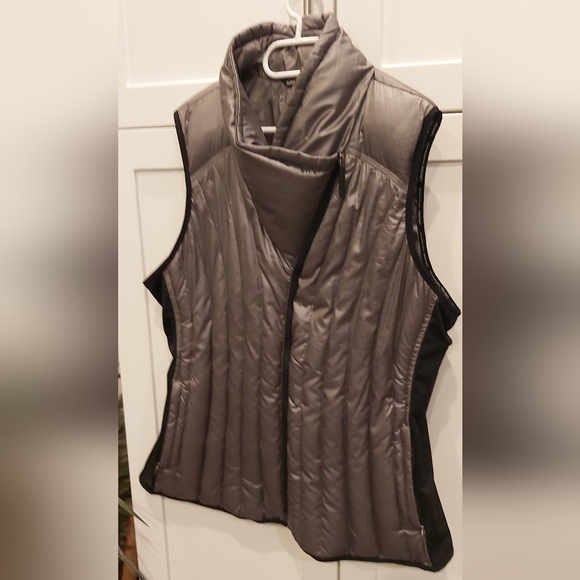 Calvin Klein Performance puffer vest - Marked 2X - Picture 8 of 8